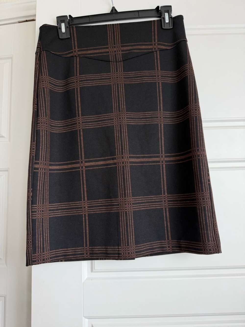 055 - NWOT Halogen Nordstrom Black Pencil Skirt with Brown Plaid Sz S